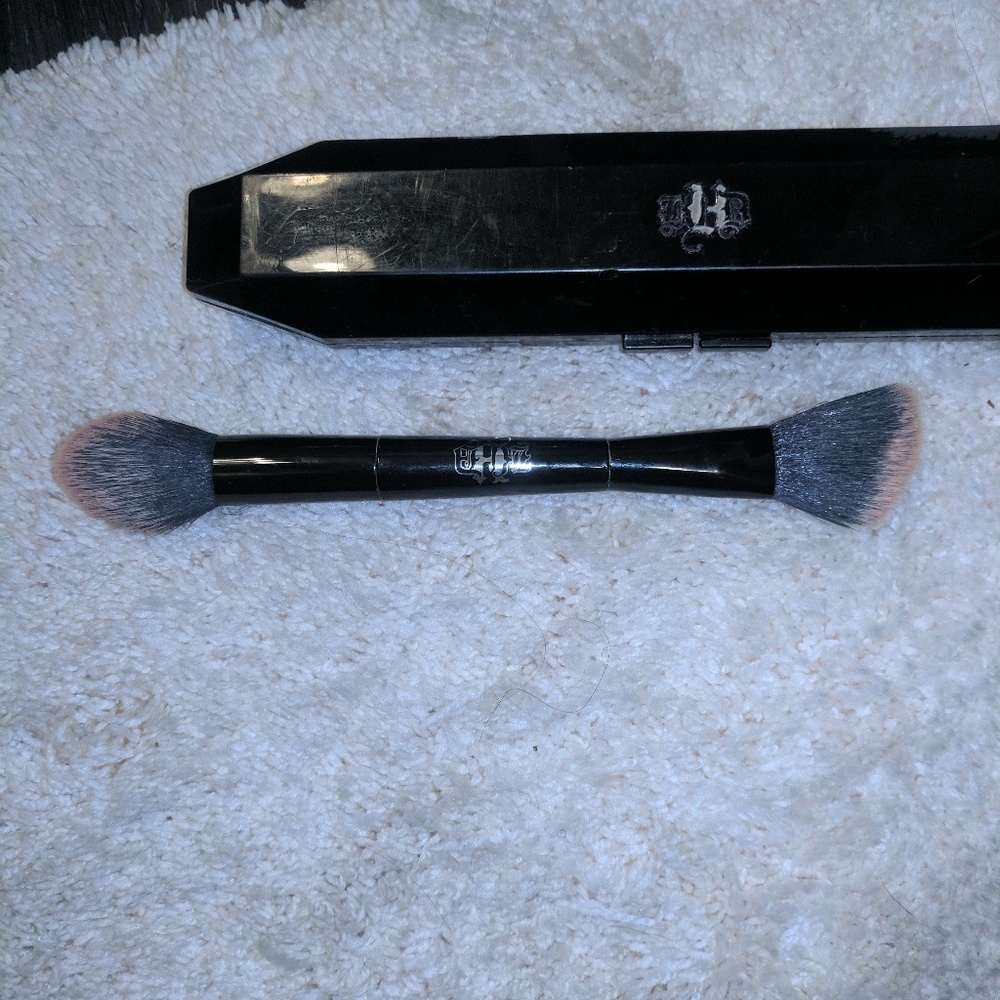 Kat Von D contour brush